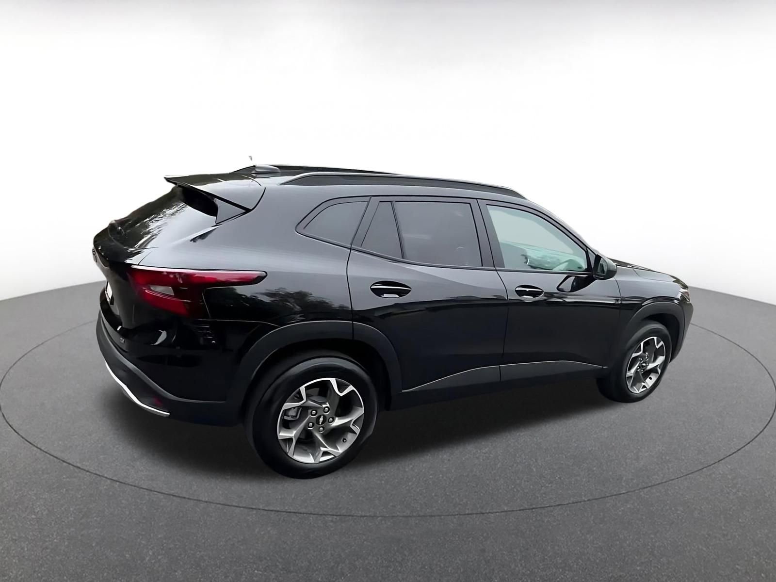Used 2025 Chevrolet Trax LT w/ LT Convenience Package FWD image 15