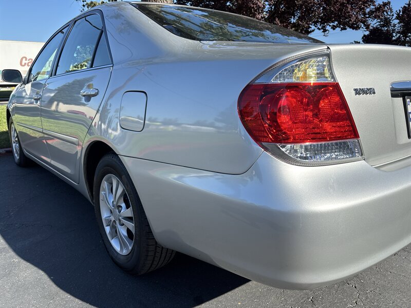 Used 2005 Toyota Camry LE image 10