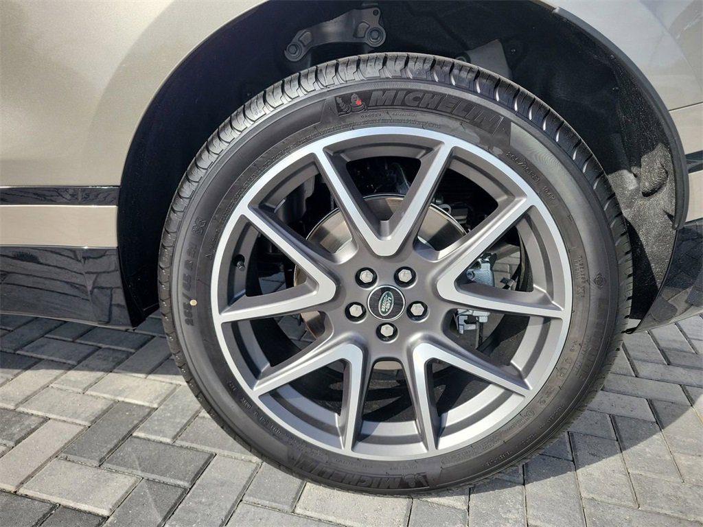 New 2026 Land Rover Range Rover Velar Dynamic SE image 14