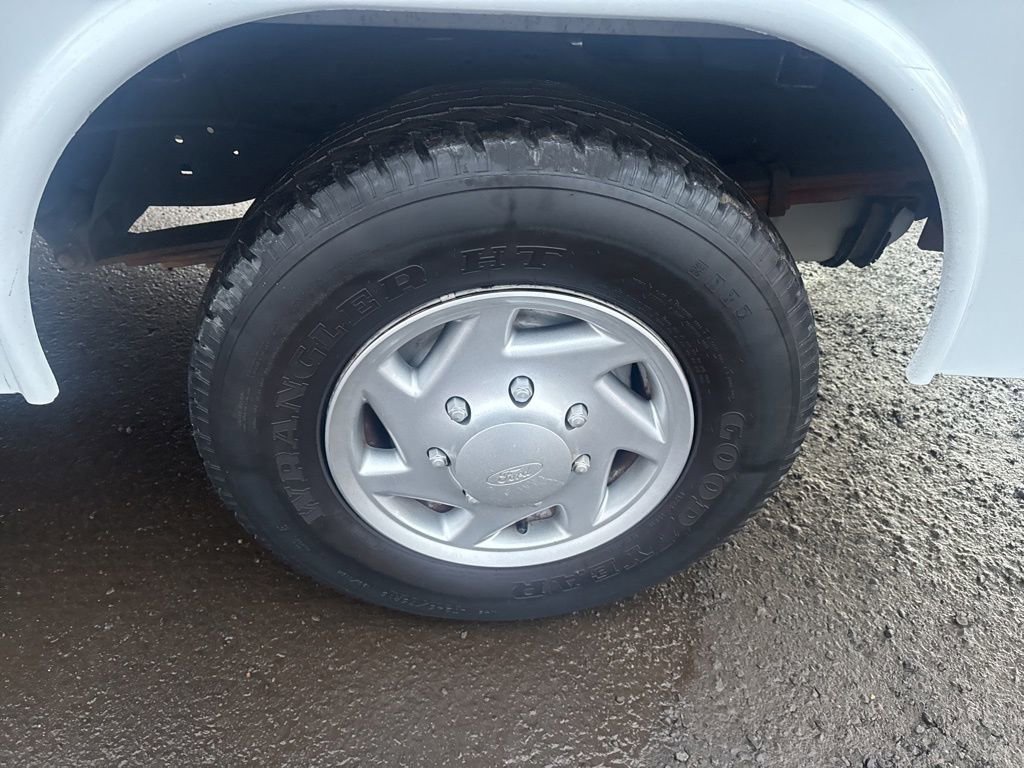 Used 2016 Ford E-350 and Econoline 350 Super Duty w/ Power Windows & Locks Group image 40