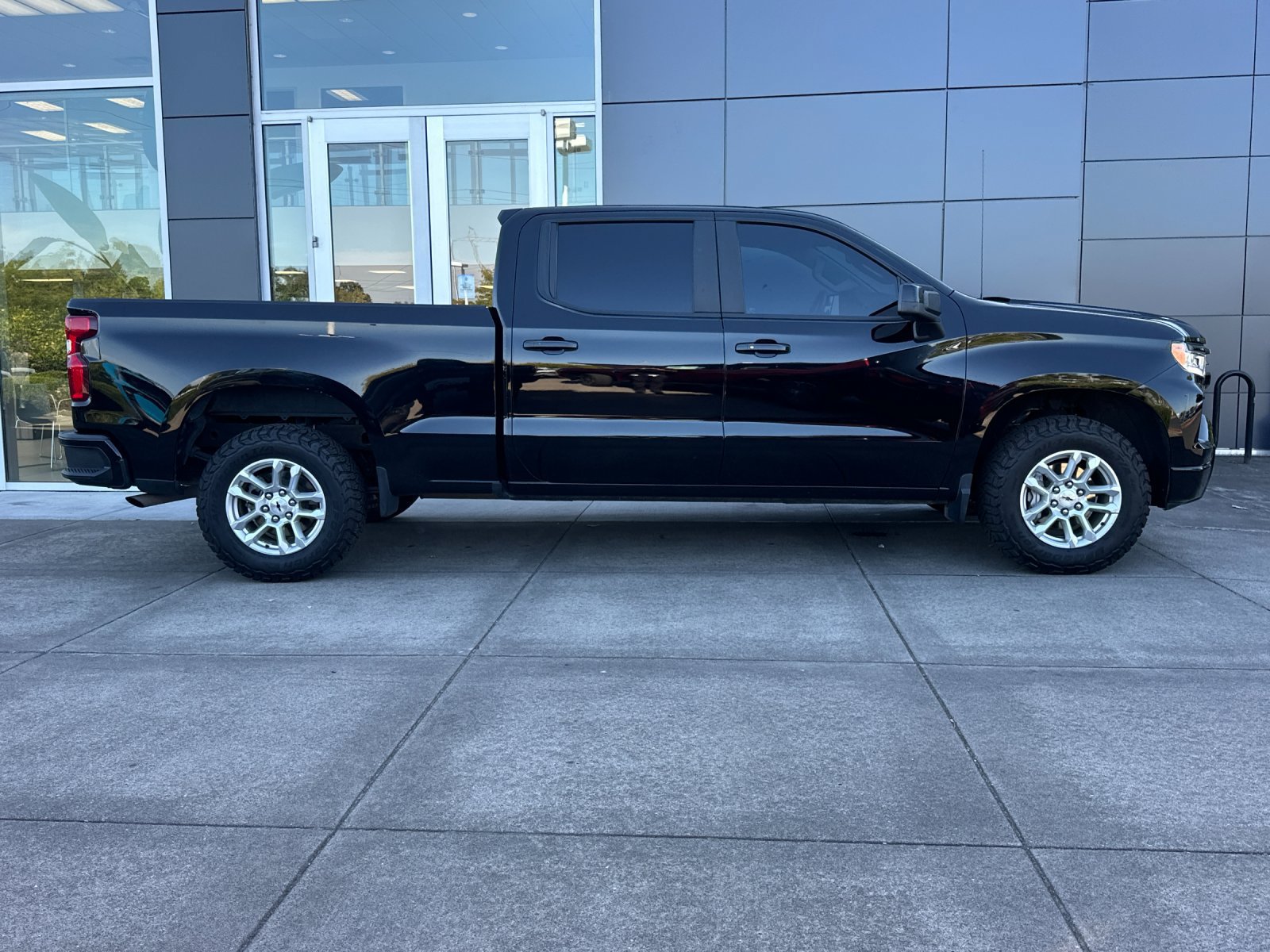 Used 2023 Chevrolet Silverado 1500 RST AWD/4WD image 3