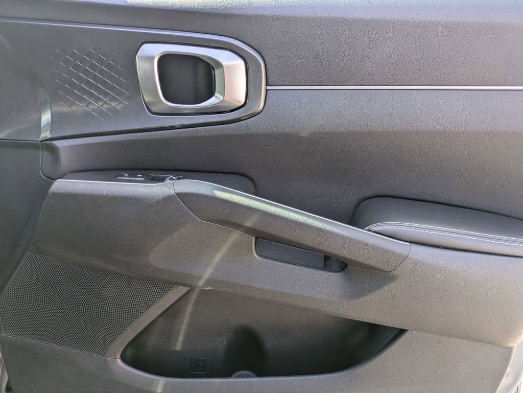 Used 2024 Kia Sorento S image 33