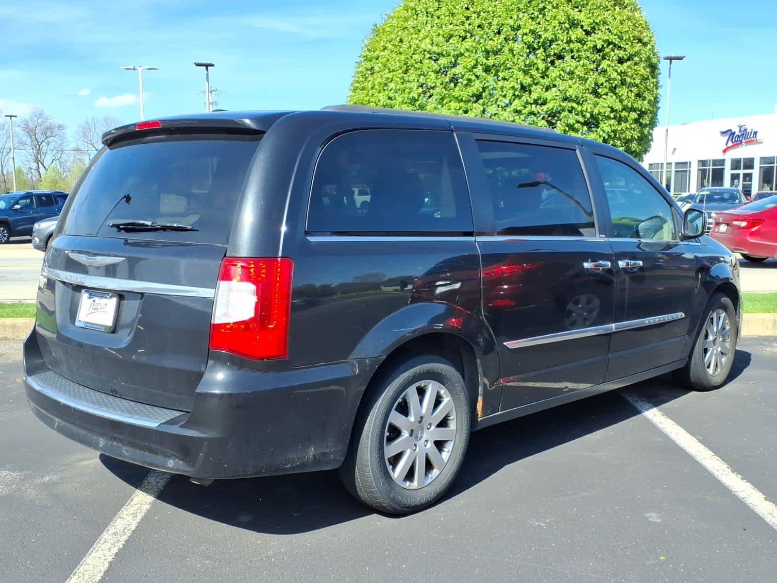 Used 2012 Chrysler Town & Country Touring-L w/ Entertainment Group #2 image 7