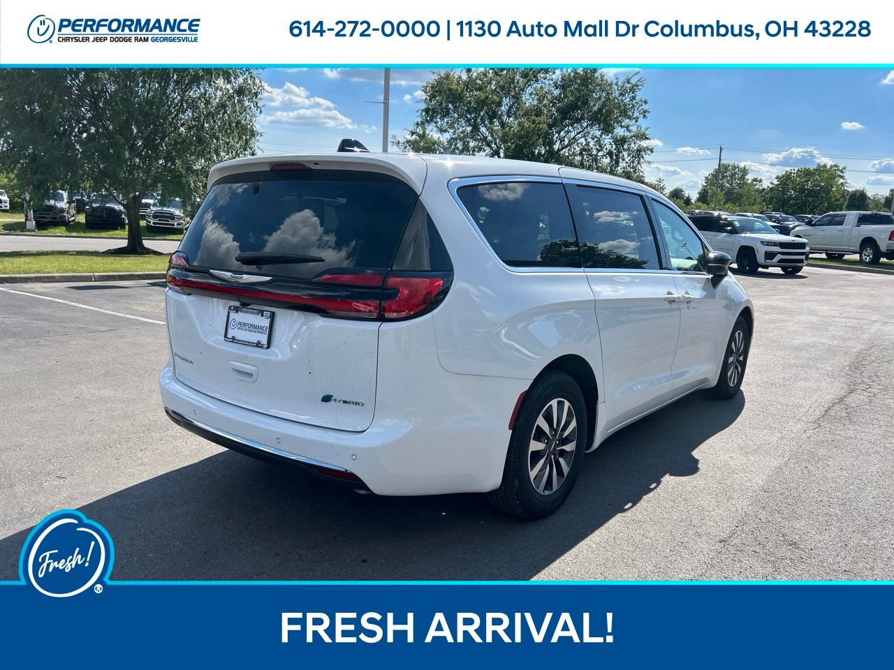 Used 2026 Chrysler Pacifica Select FWD image 4