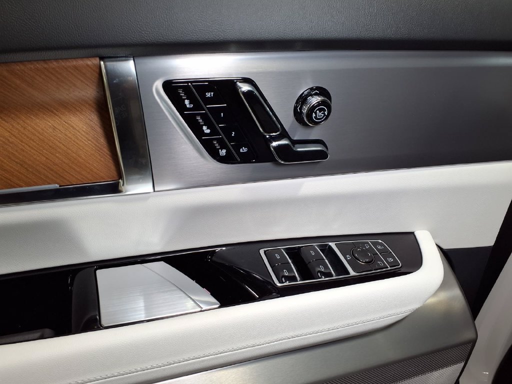 New 2027 Cadillac Vistiq Luxury AWD/4WD image 15