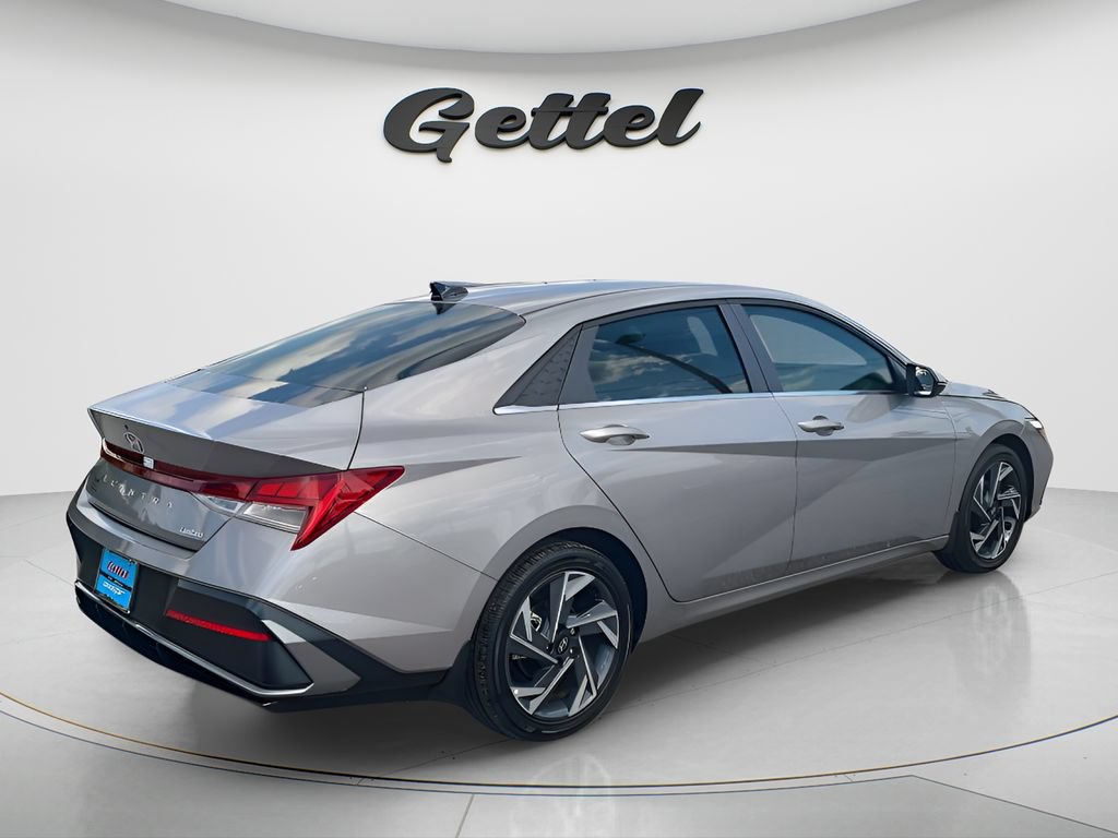 Used 2025 Hyundai Elantra Limited FWD image 5