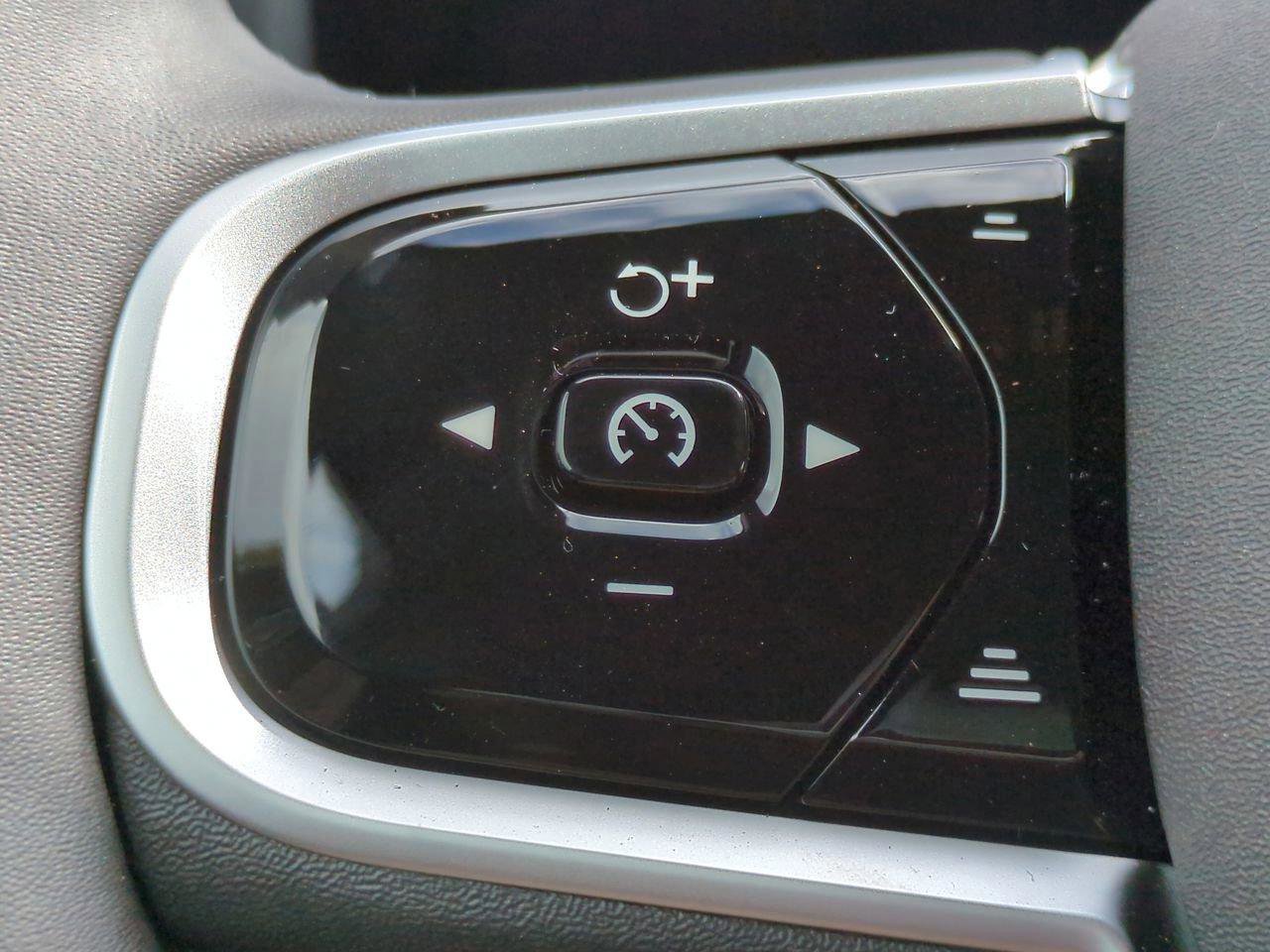 New 2026 Volvo XC60 B5 Core w/ Climate Package image 24