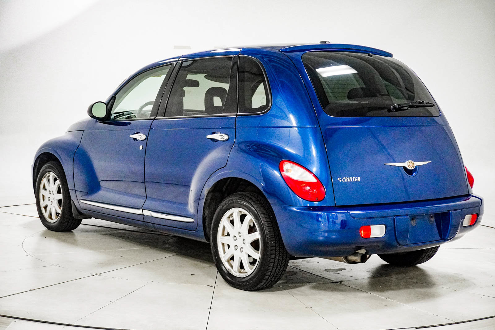 Used 2010 Chrysler PT Cruiser FWD image 5