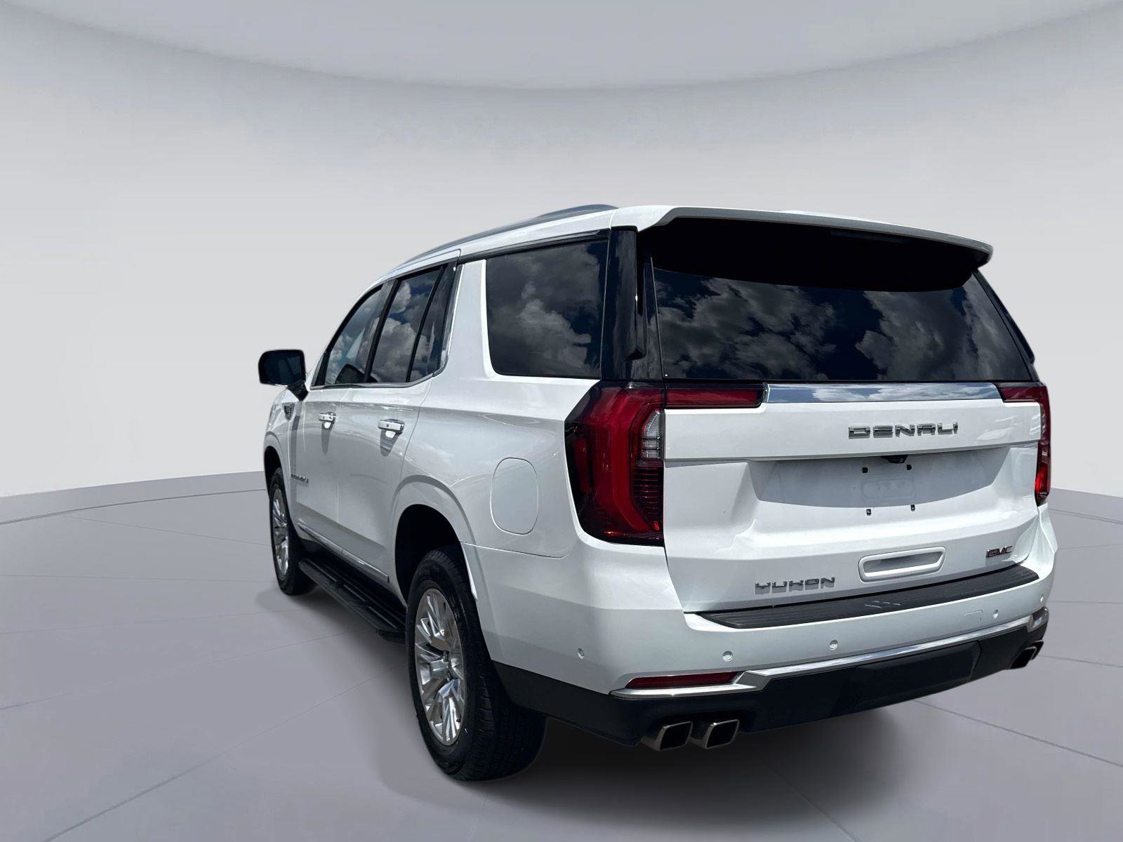 Used 2025 GMC Yukon Denali RWD image 6