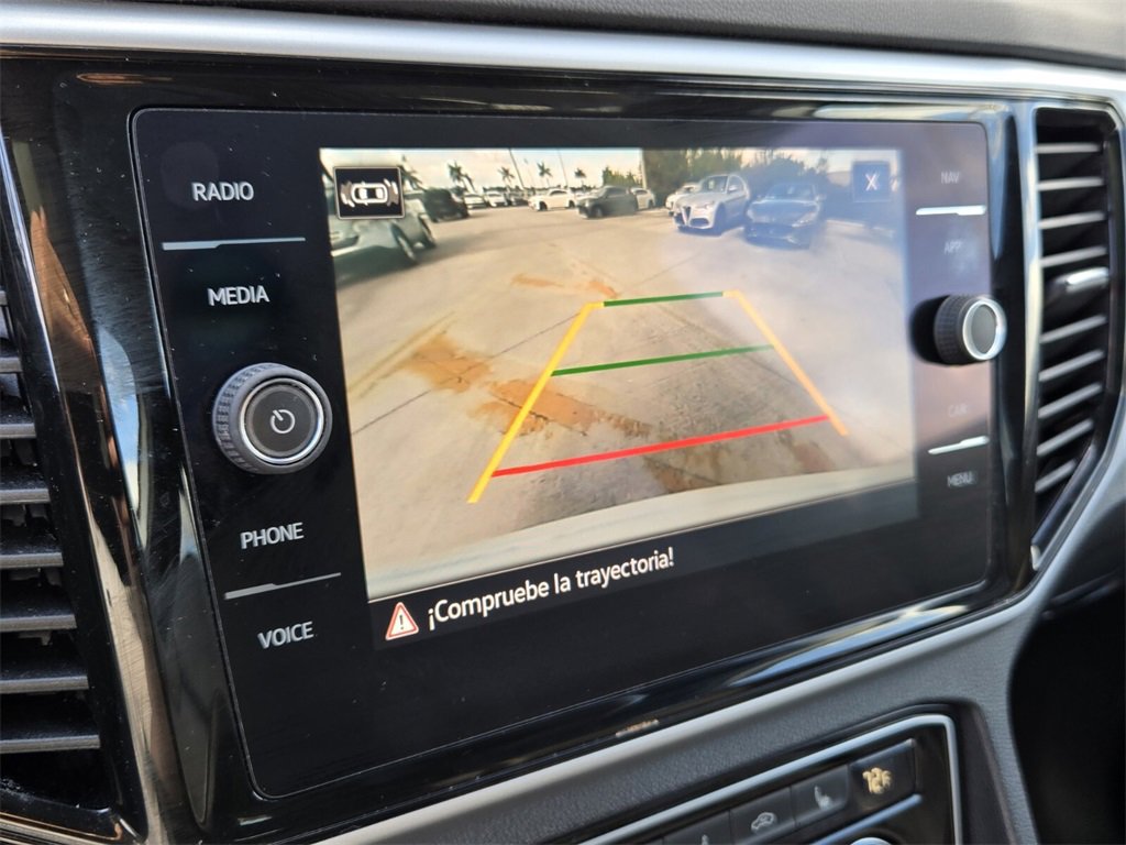 Certified 2022 Volkswagen Atlas Cross Sport SEL R-Line image 22