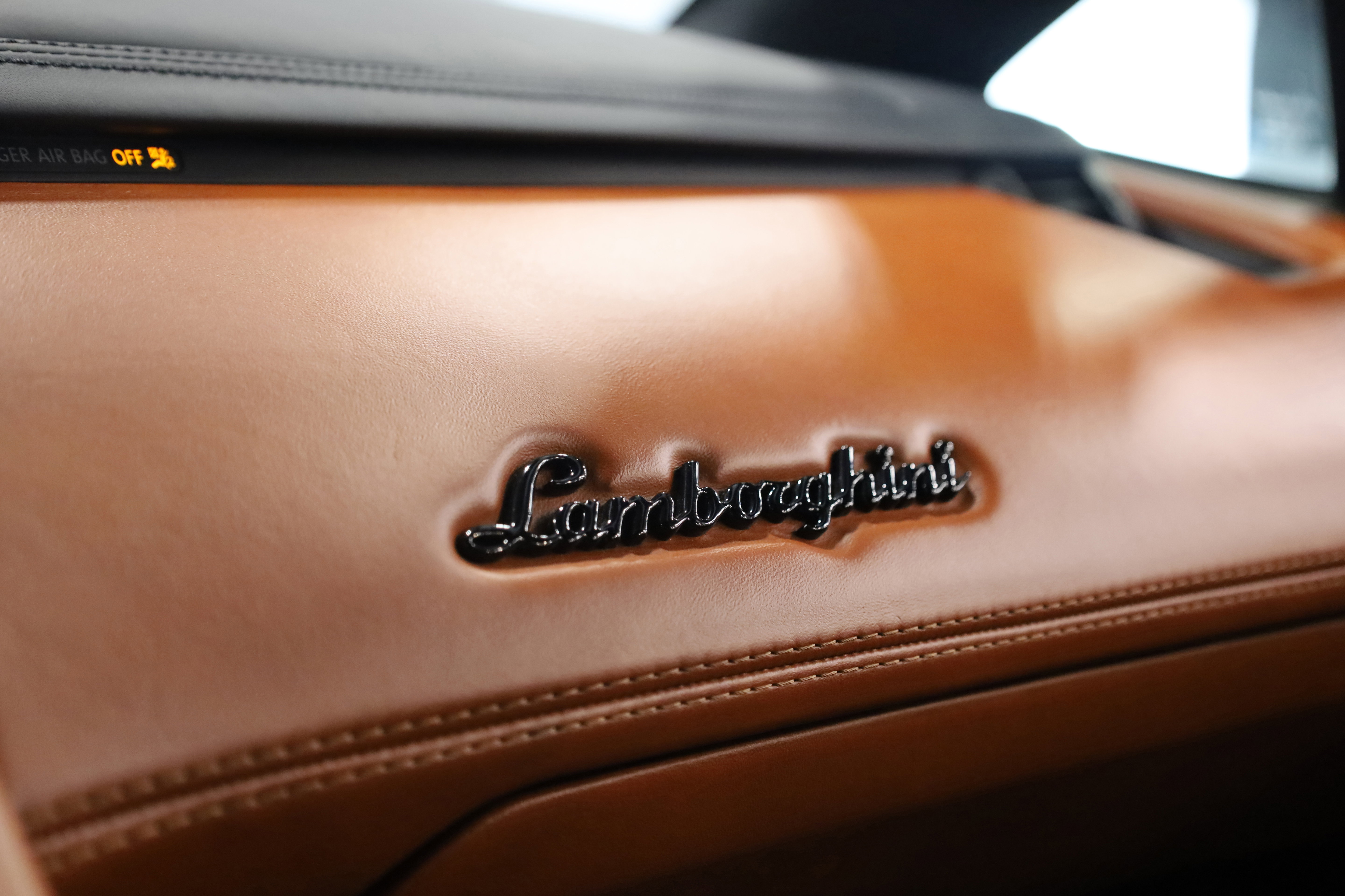 Used 2018 Lamborghini Aventador S image 30