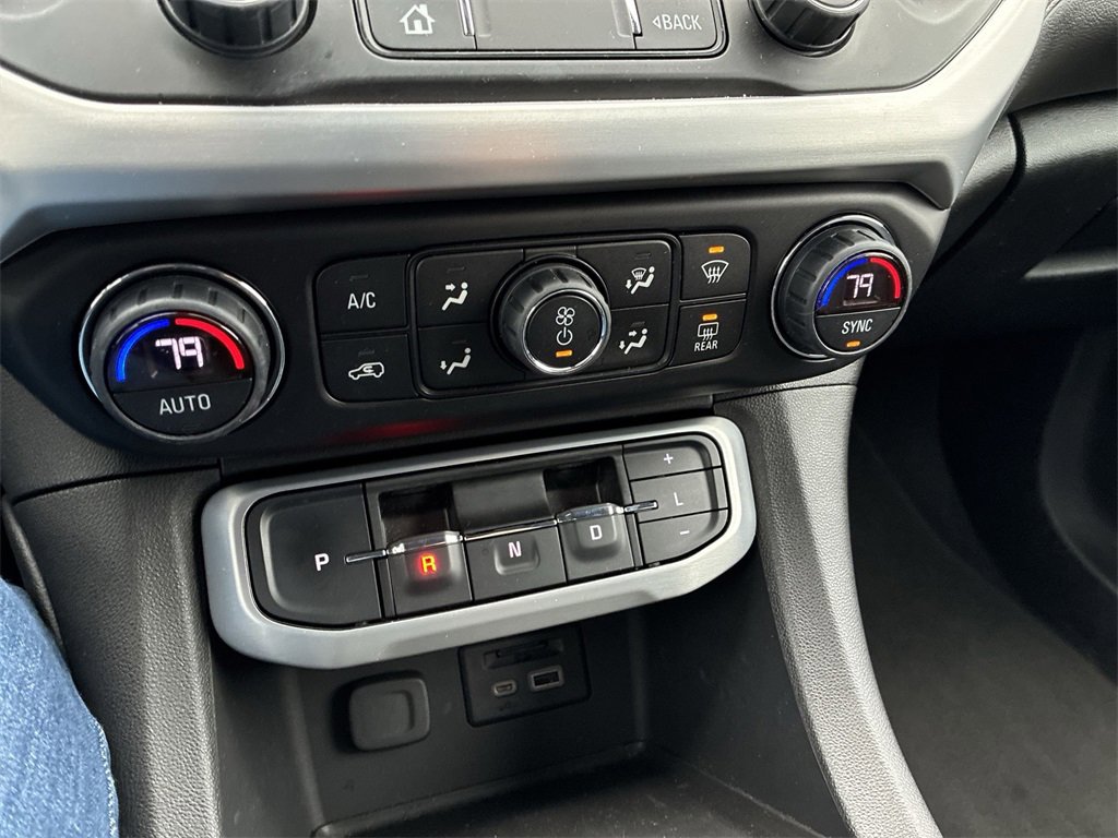 Used 2020 GMC Acadia SLT w/ Driver Alert Package II image 17