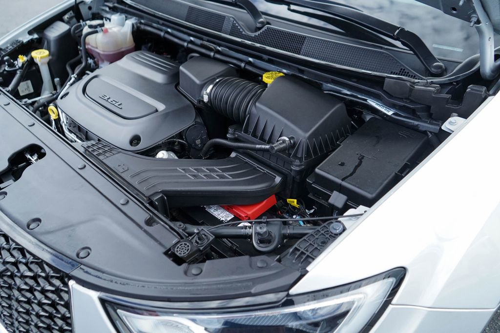 Used 2024 Chrysler Pacifica Limited image 37