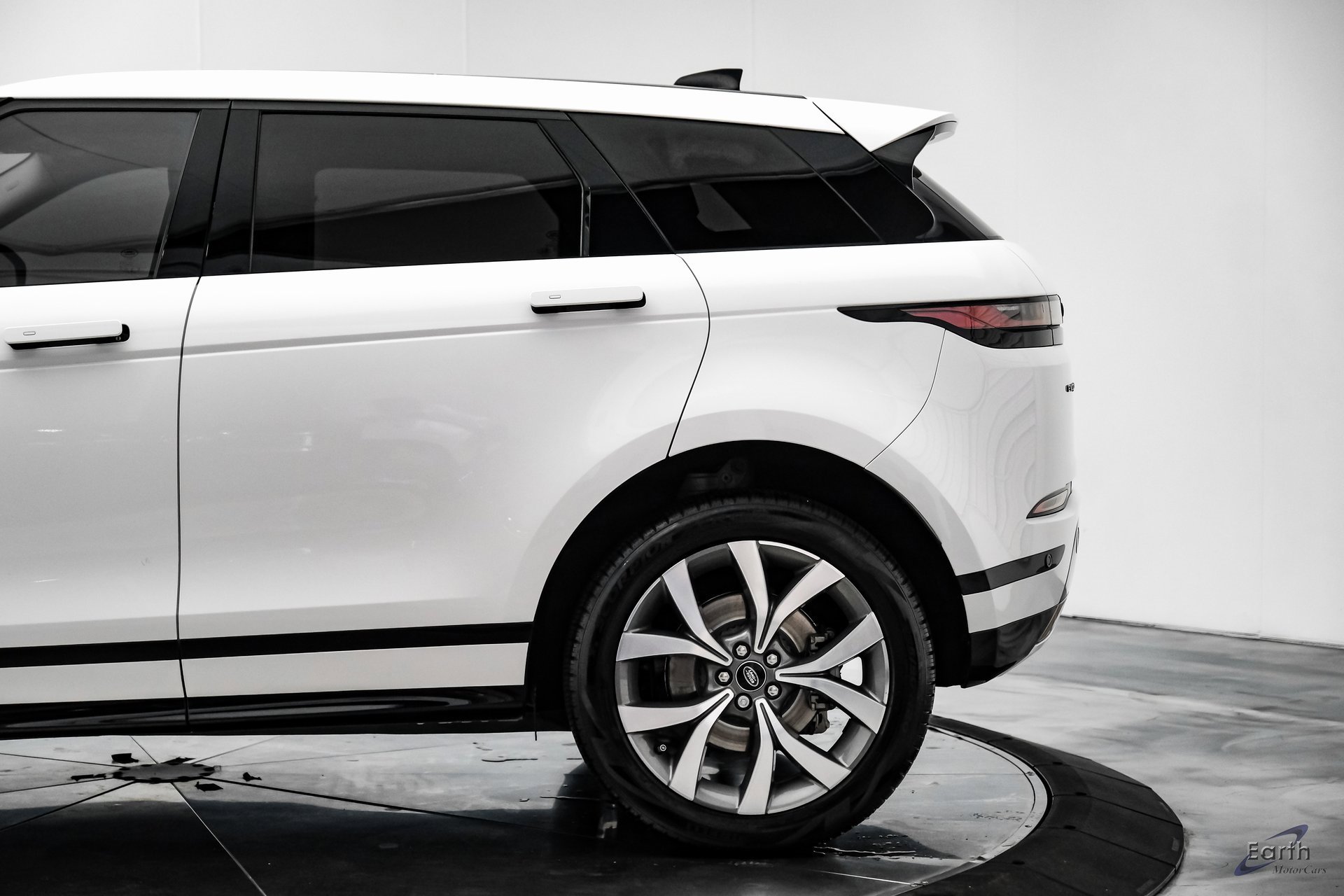 Used 2023 Land Rover Range Rover Evoque R-Dynamic S image 6