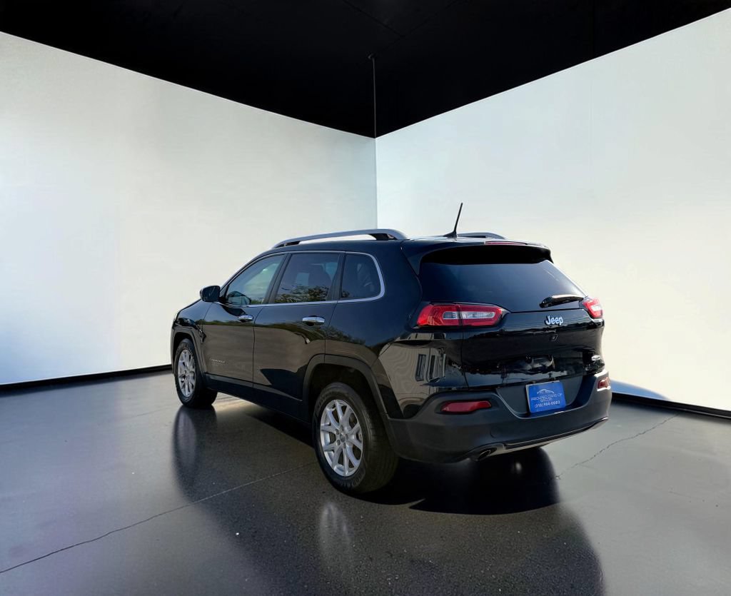 Used 2018 Jeep Cherokee Latitude FWD image 5