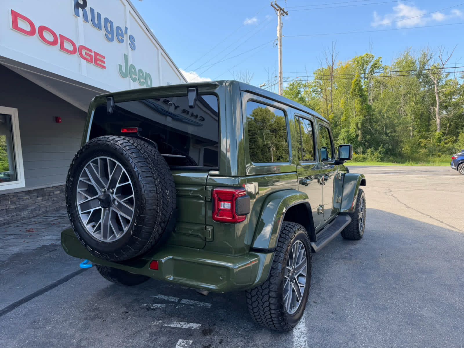Used 2024 Jeep Wrangler High Altitude AWD/4WD image 3