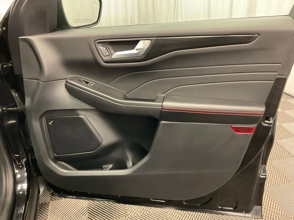 Used 2022 Ford Escape SEL w/ SEL Stealth AWD Package image 29
