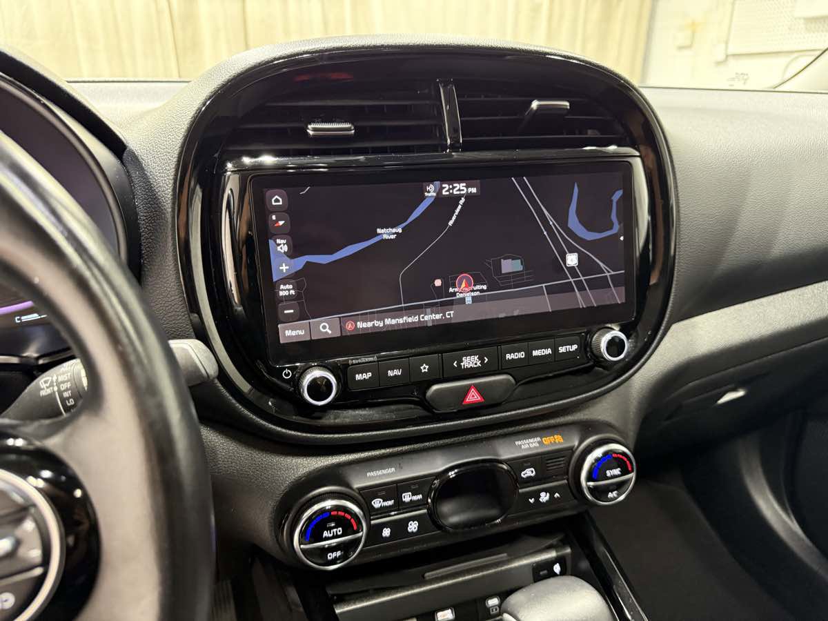 Used 2023 Kia Soul EX image 13