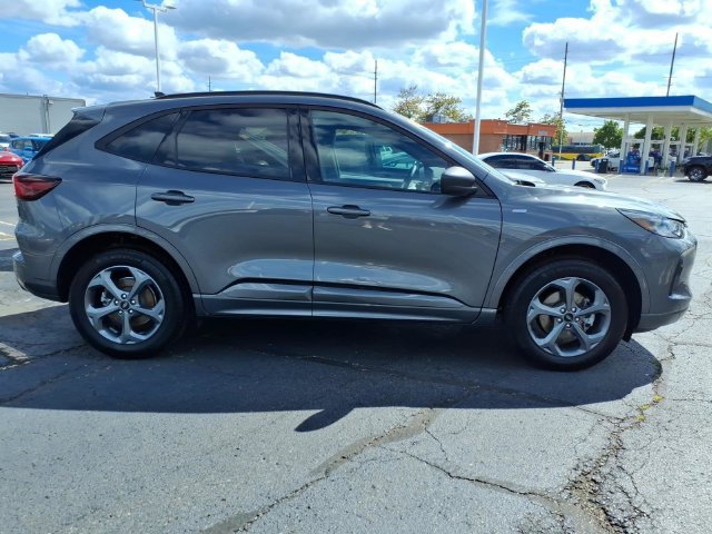 Used 2024 Ford Escape ST-Line w/ Tech Pack #1 AWD/4WD image 11