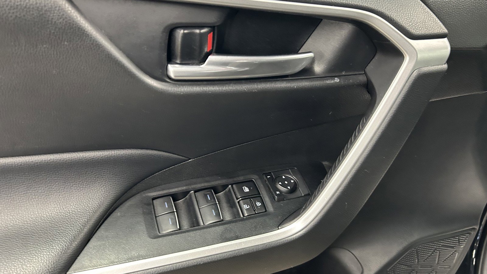 Used 2024 Toyota RAV4 XLE image 10