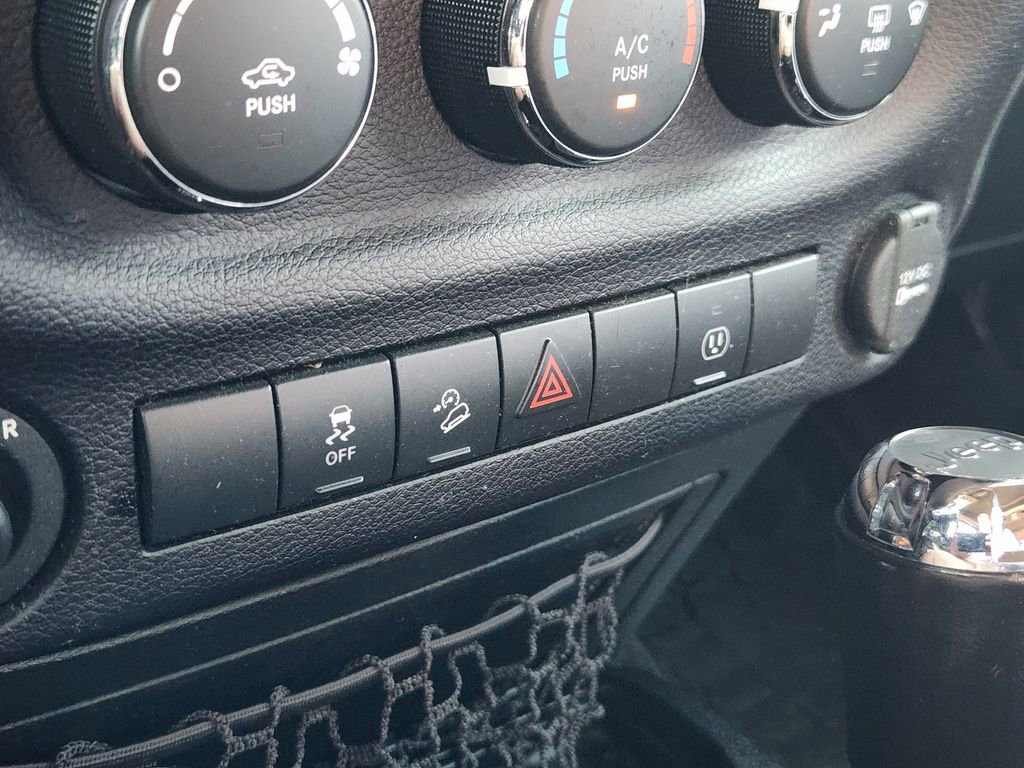 Used 2016 Jeep Wrangler Unlimited Sahara w/ Connectivity Group image 19