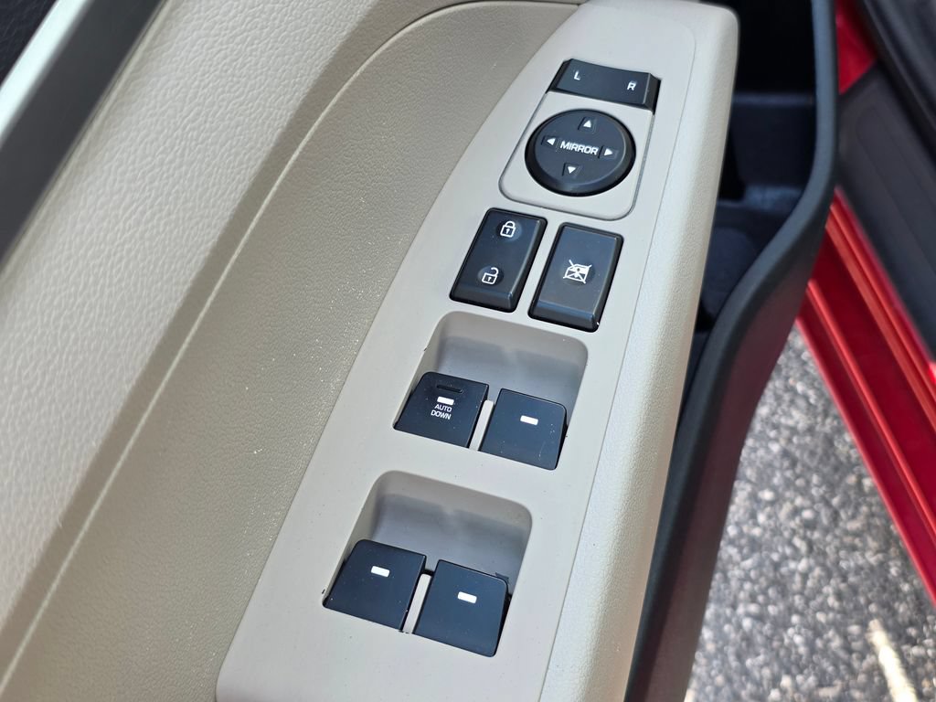 Used 2020 Hyundai Elantra SE FWD image 16