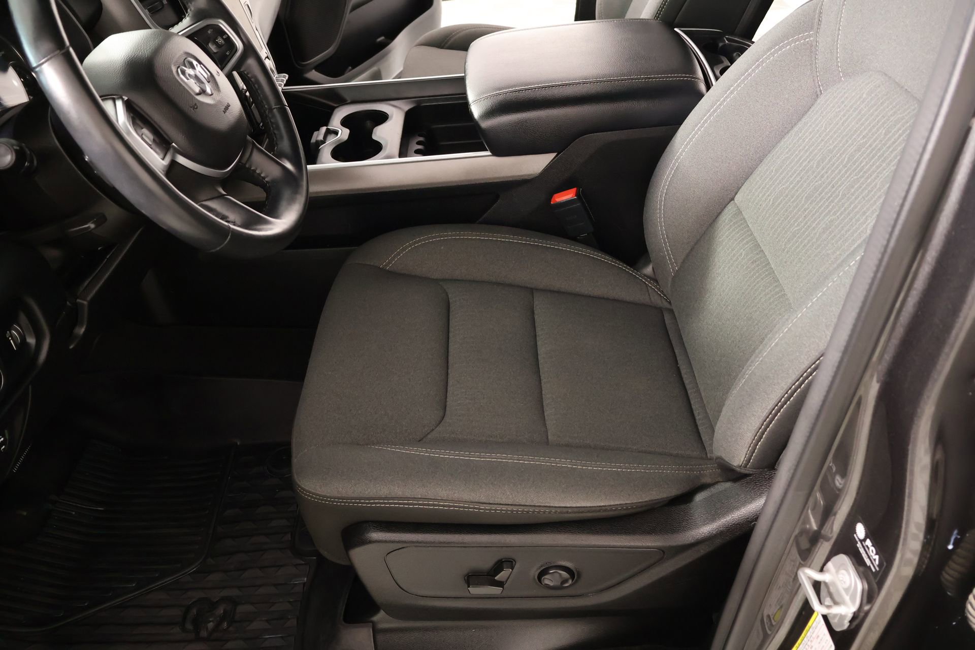 Used 2022 RAM 1500 Big Horn AWD/4WD image 12