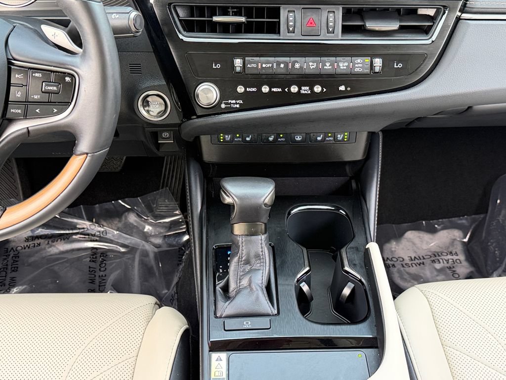 Certified 2025 Lexus ES 350 Ultra Luxury FWD image 13