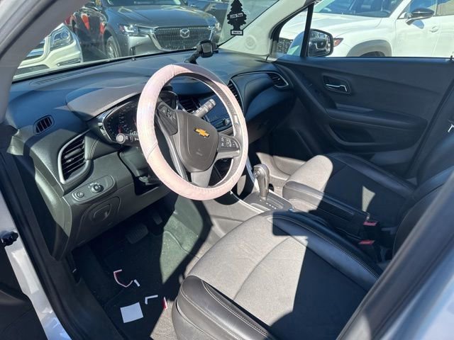 Used 2021 Chevrolet Trax LT w/ LT Convenience Package image 9