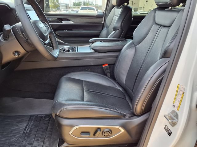 Used 2024 Jeep Wagoneer L Series II w/ Flexible Seating Group RWD image 9