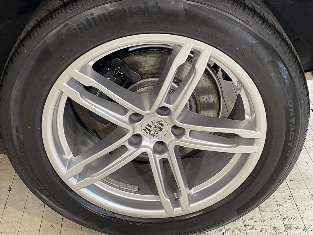 Certified 2024 Porsche Macan AWD/4WD image 14