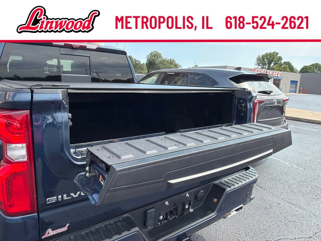 Used 2022 Chevrolet Silverado 1500 High Country w/ High Country Premium Package AWD/4WD image 6