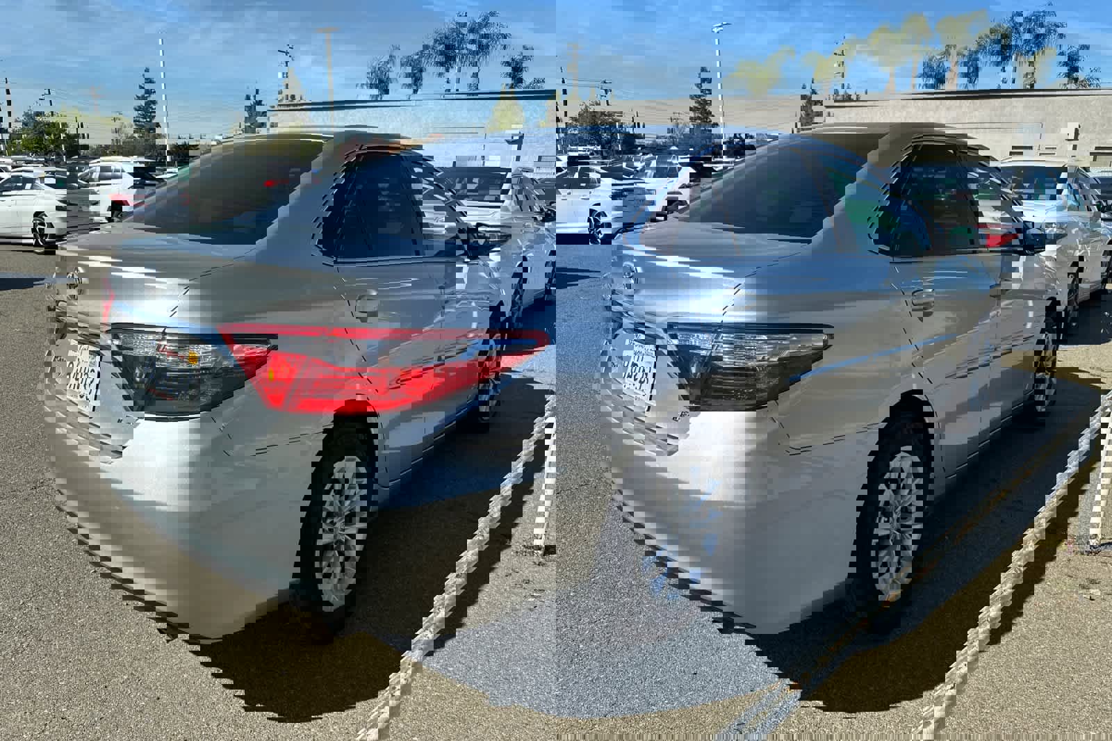 Used 2017 Toyota Camry LE image 4