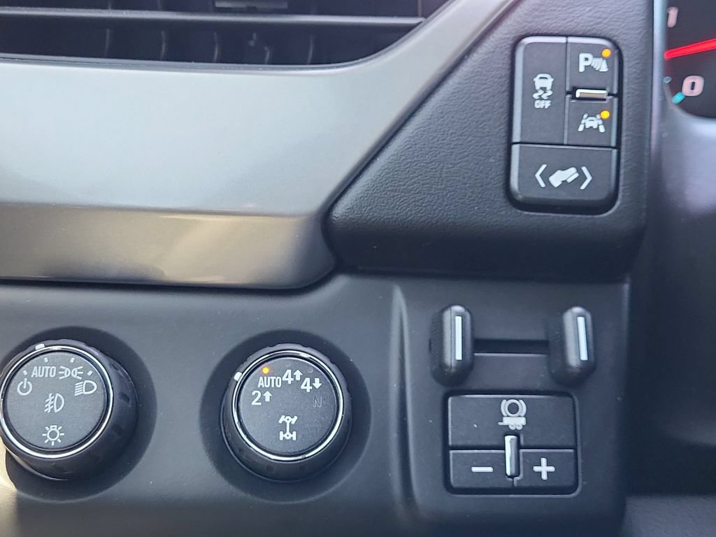 Used 2018 Chevrolet Tahoe Premier AWD/4WD image 32