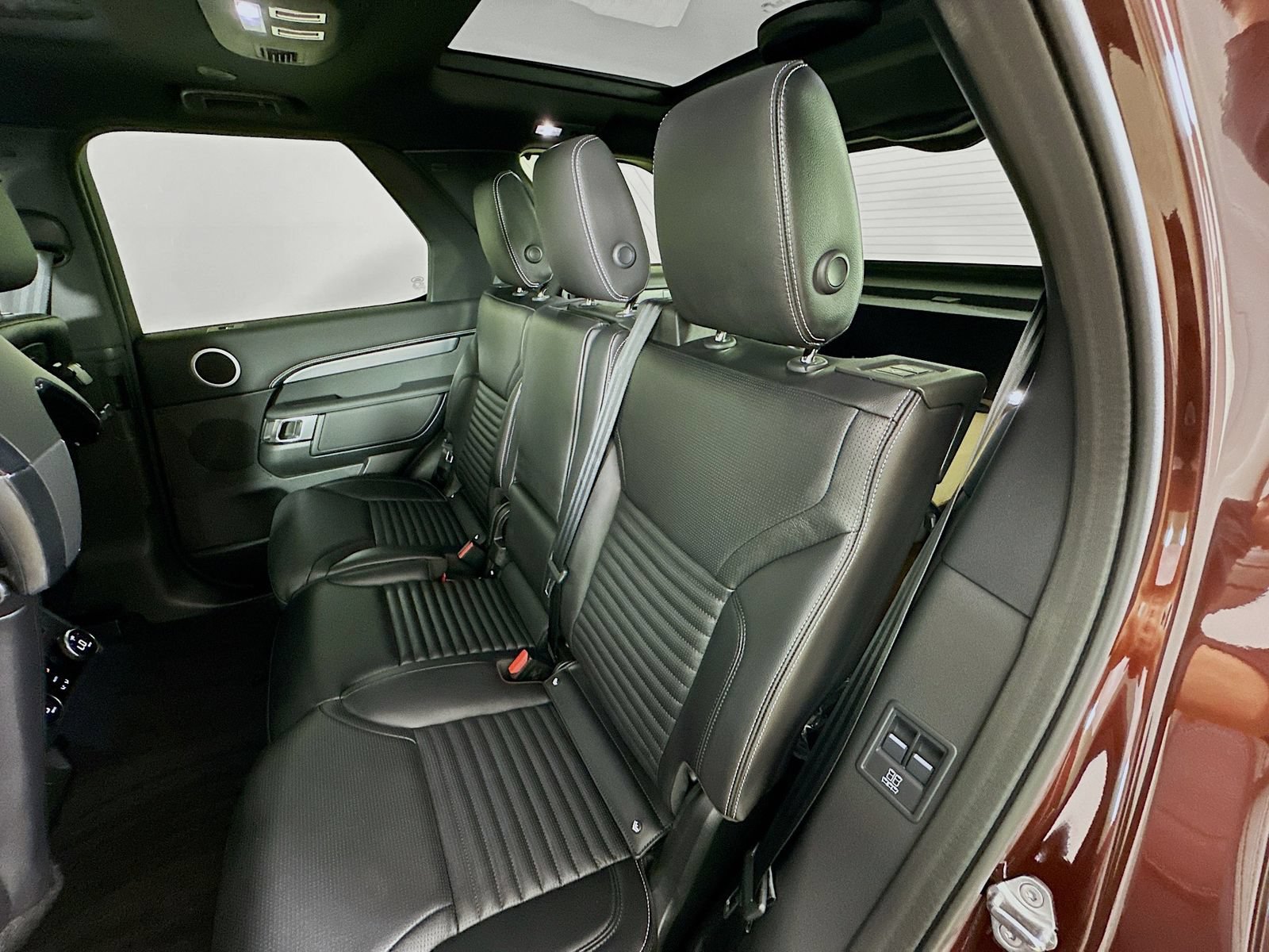New 2026 Land Rover Discovery Limited Edition AWD/4WD image 38