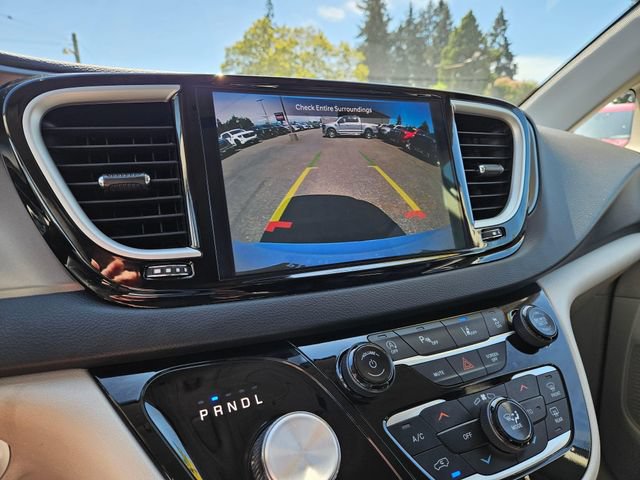 Used 2024 Chrysler Pacifica Touring-L FWD image 34