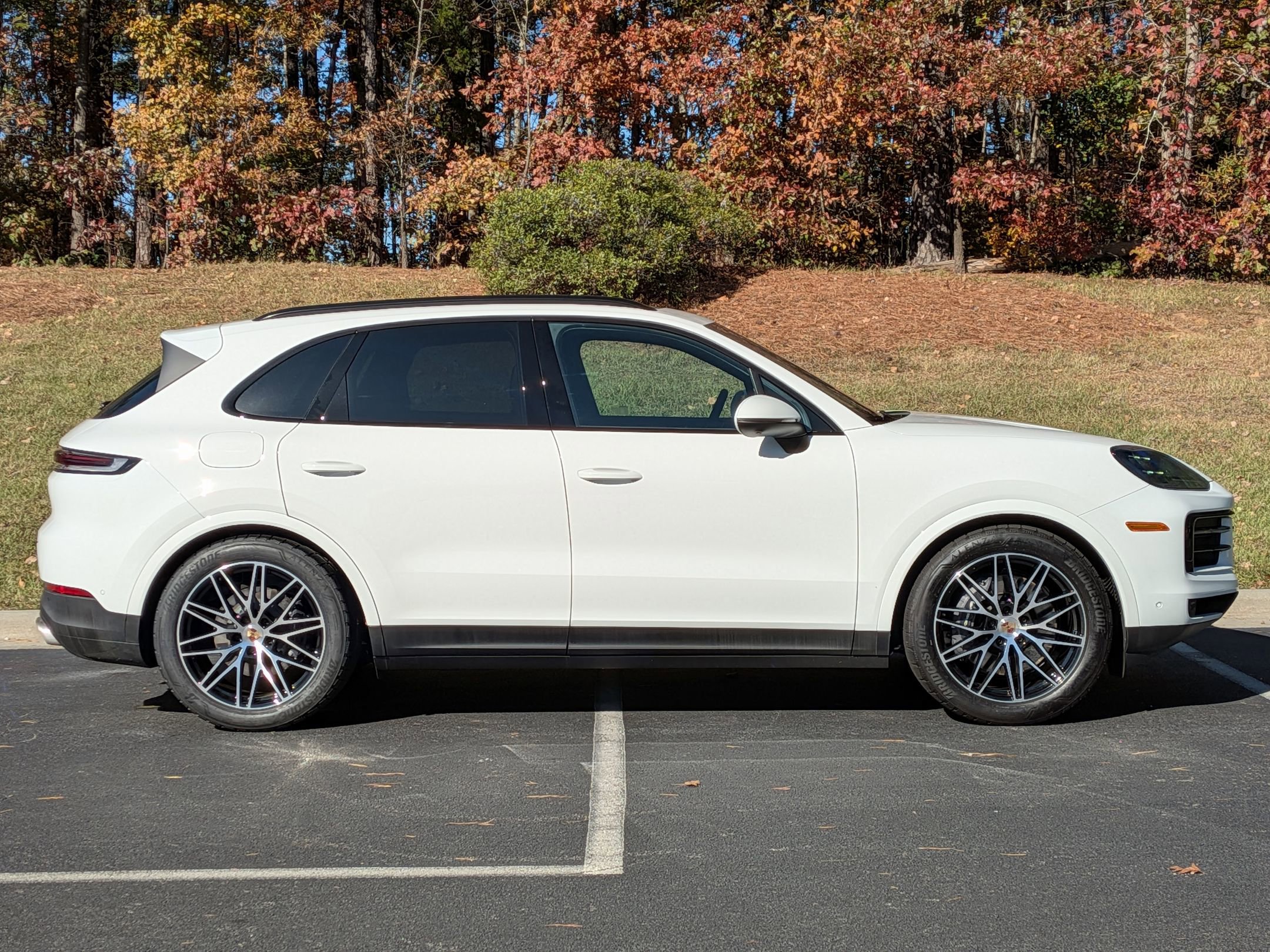 Certified 2025 Porsche Cayenne AWD/4WD image 29