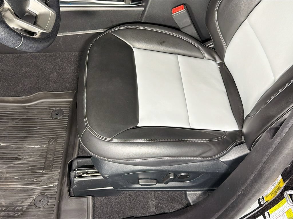Used 2023 Ford Explorer XLT w/ XLT Sport Appearance Package AWD/4WD image 18