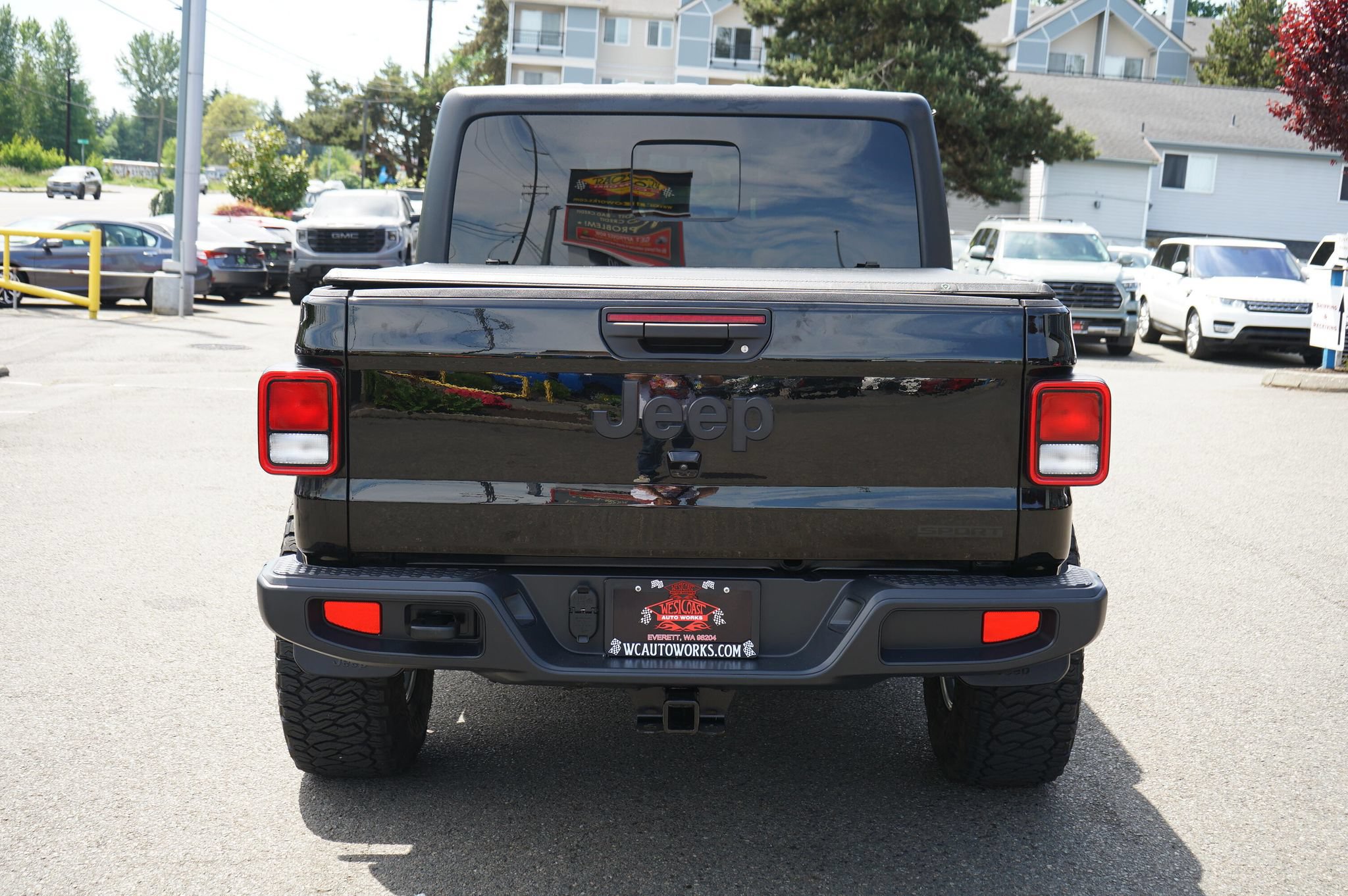 Used 2020 Jeep Gladiator Sport w/ Technology Group AWD/4WD image 4