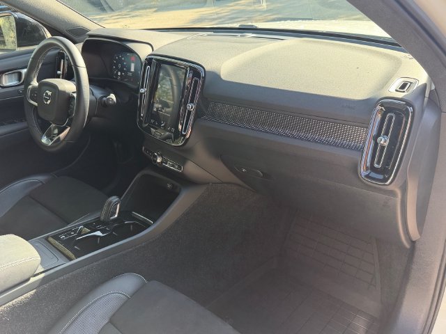 Used 2021 Volvo XC40 T5 R-Design w/ Protection Package Premier AWD/4WD image 19