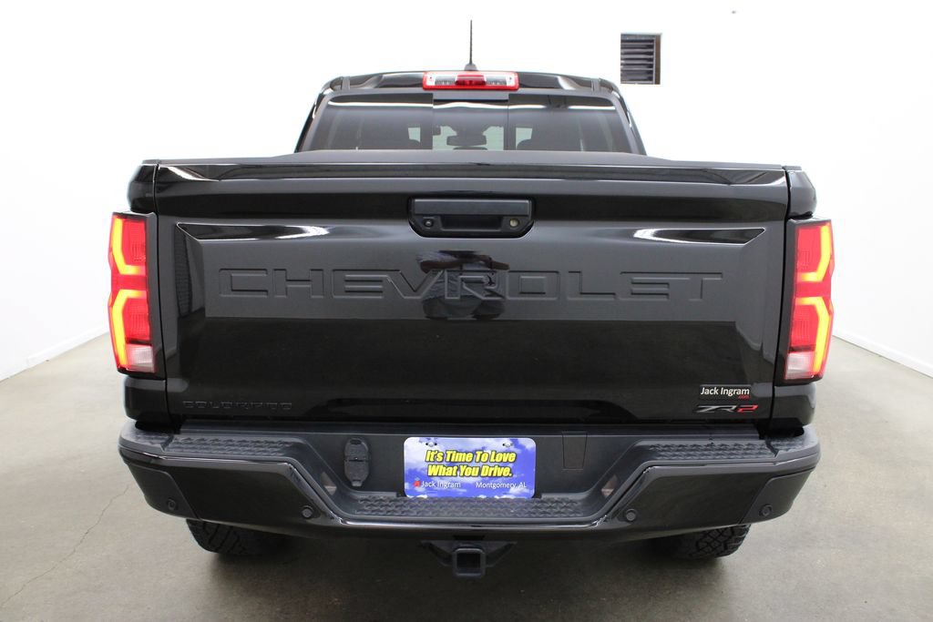 Used 2025 Chevrolet Colorado ZR2 w/ Technology Package AWD/4WD image 4