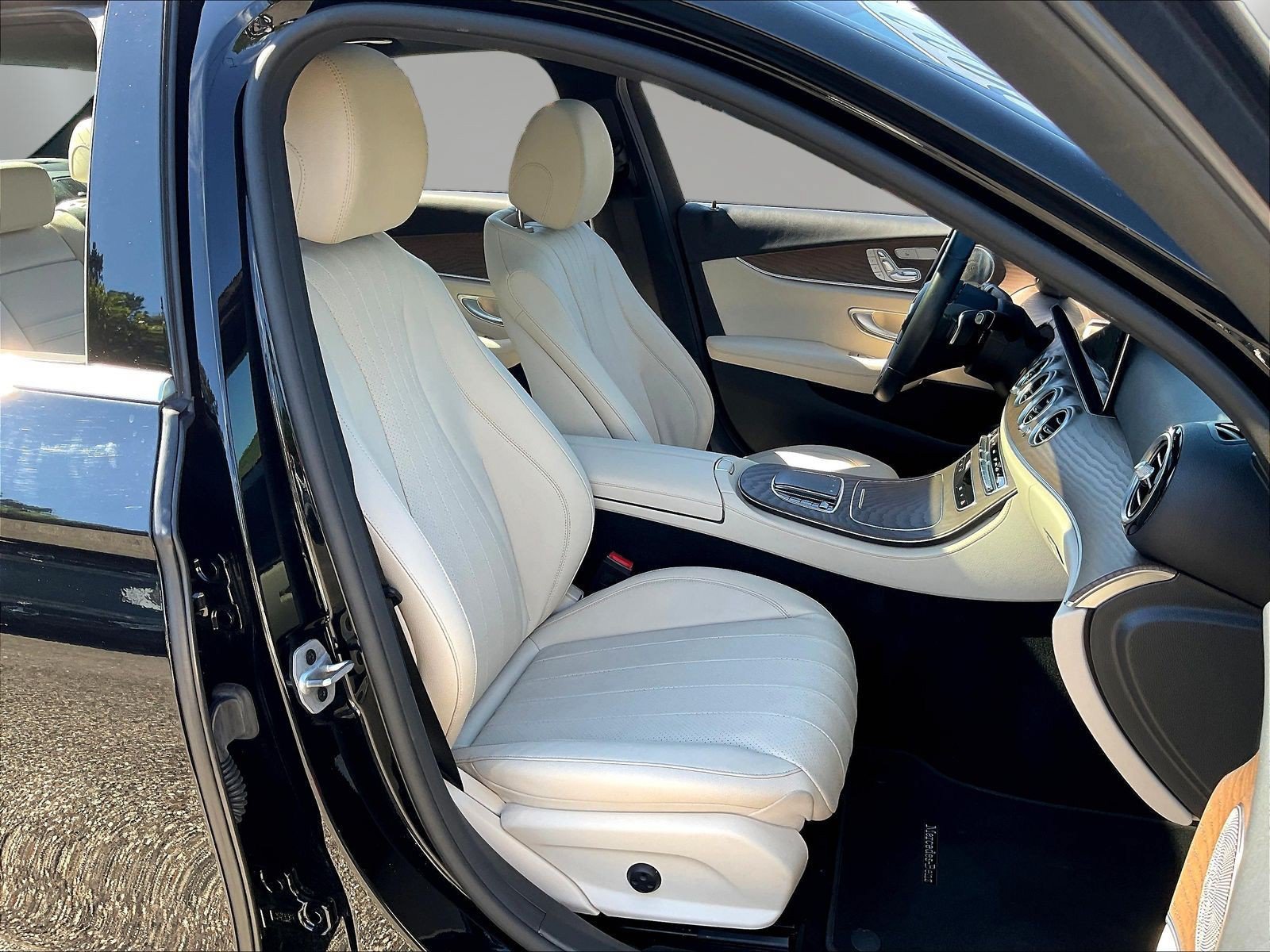 Used 2022 Mercedes-Benz E 350 Sedan image 30