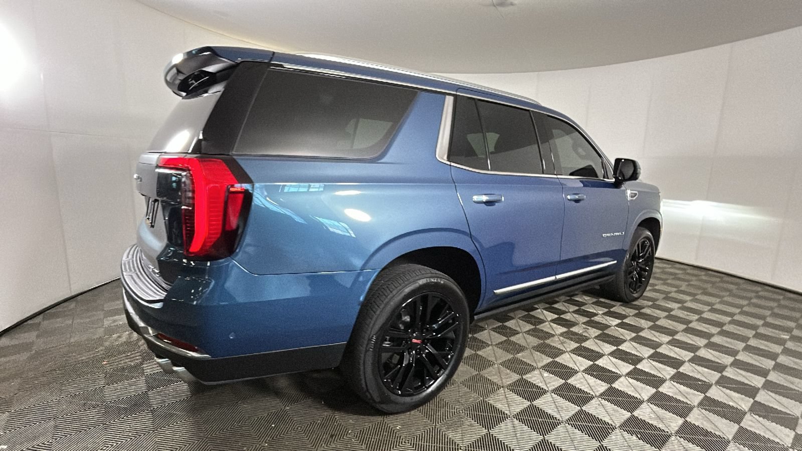 Used 2025 GMC Yukon Denali w/ Sun & Power Step Package AWD/4WD image 3
