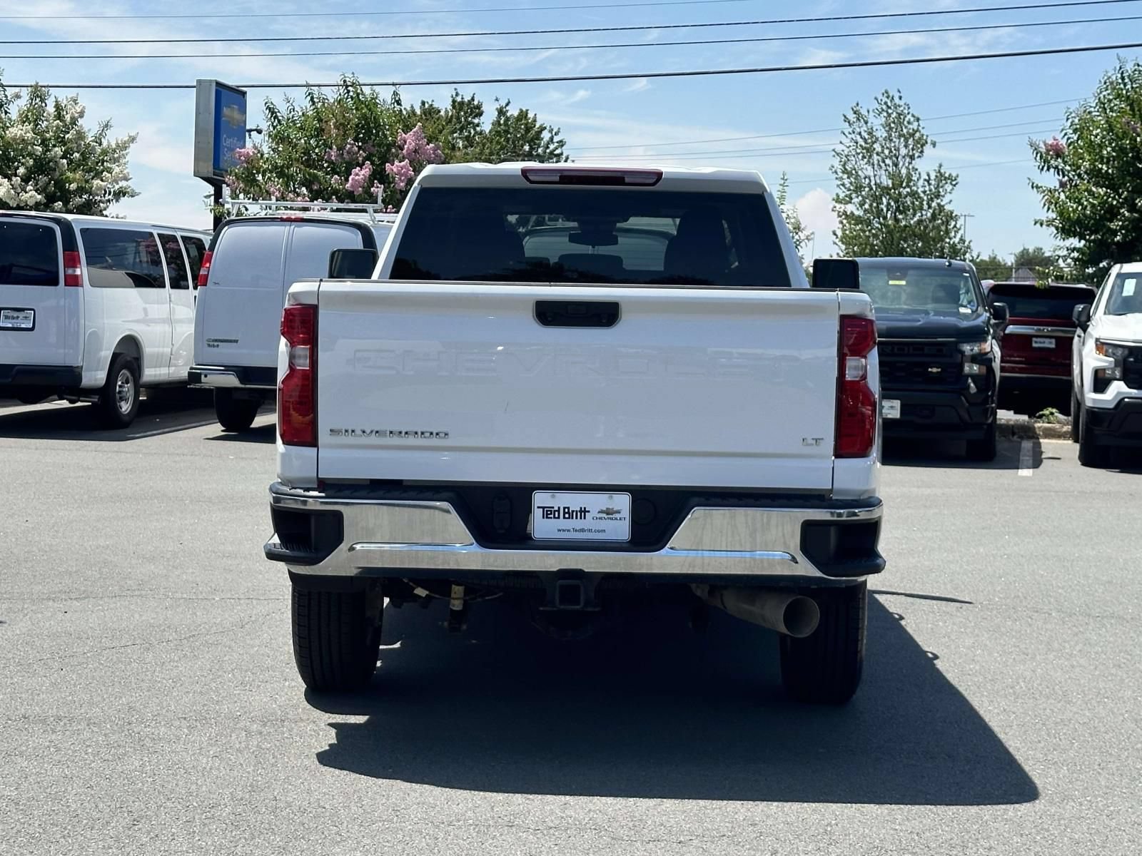 Used 2025 Chevrolet Silverado 2500 LT w/ Convenience Package AWD/4WD image 5