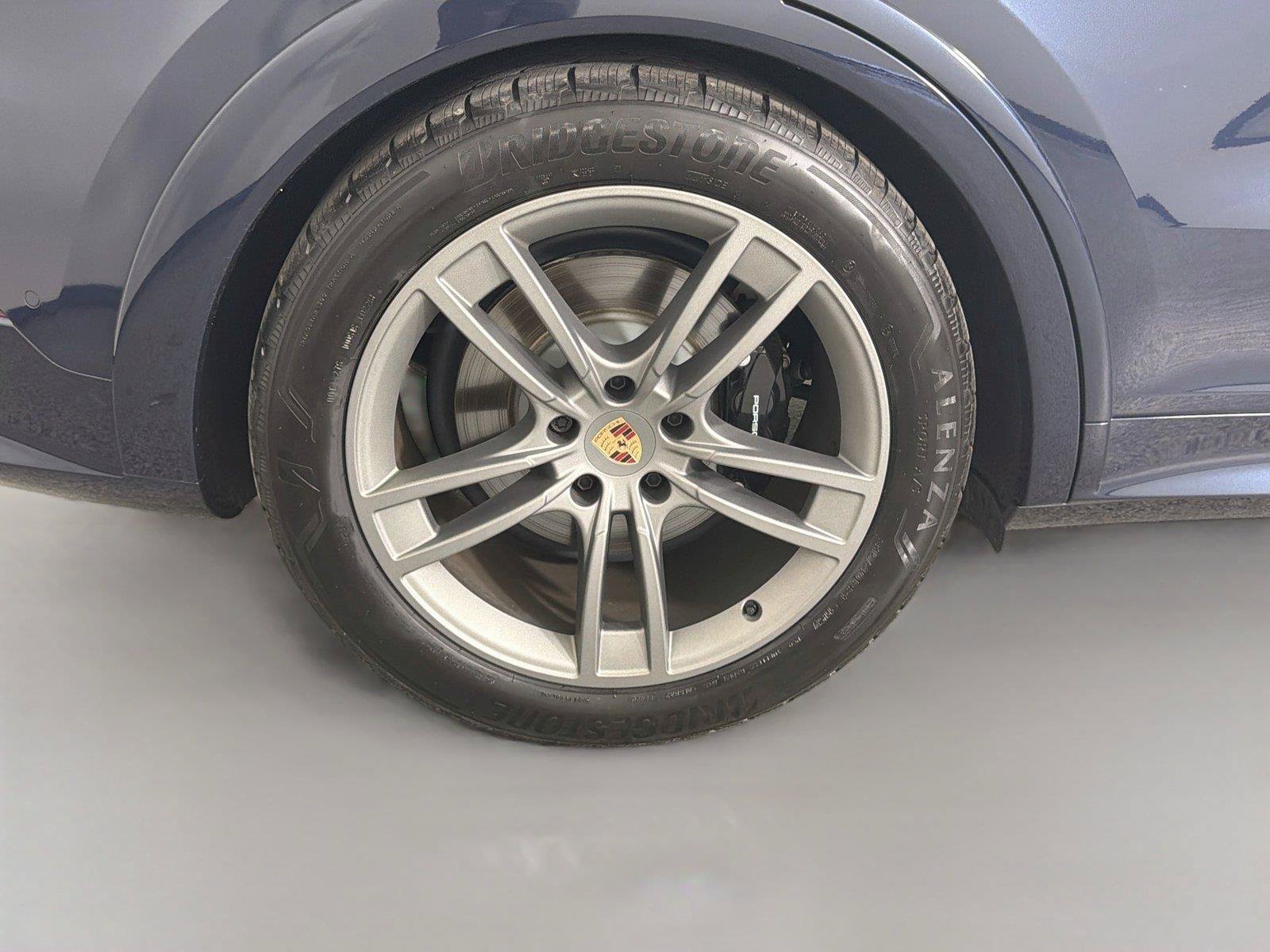 Certified 2026 Porsche Cayenne GTS w/ Premium Package Plus AWD/4WD image 13