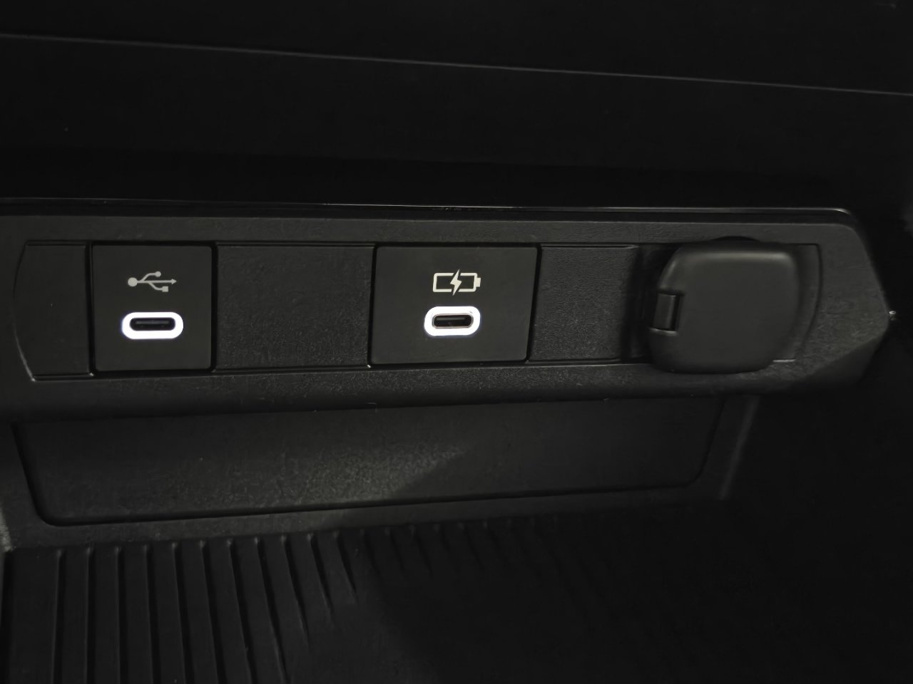 New 2026 Toyota Prius LE image 28