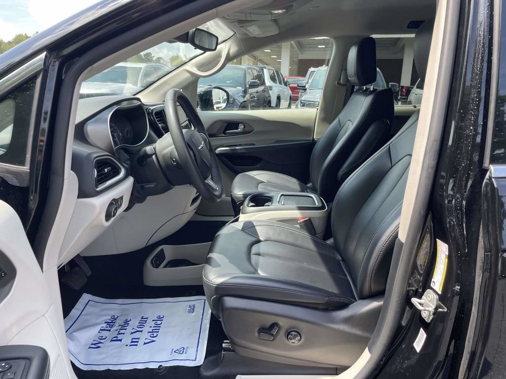 Certified 2024 Chrysler Pacifica Touring-L FWD image 25