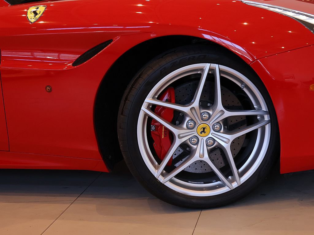 Certified 2017 Ferrari California T image 10