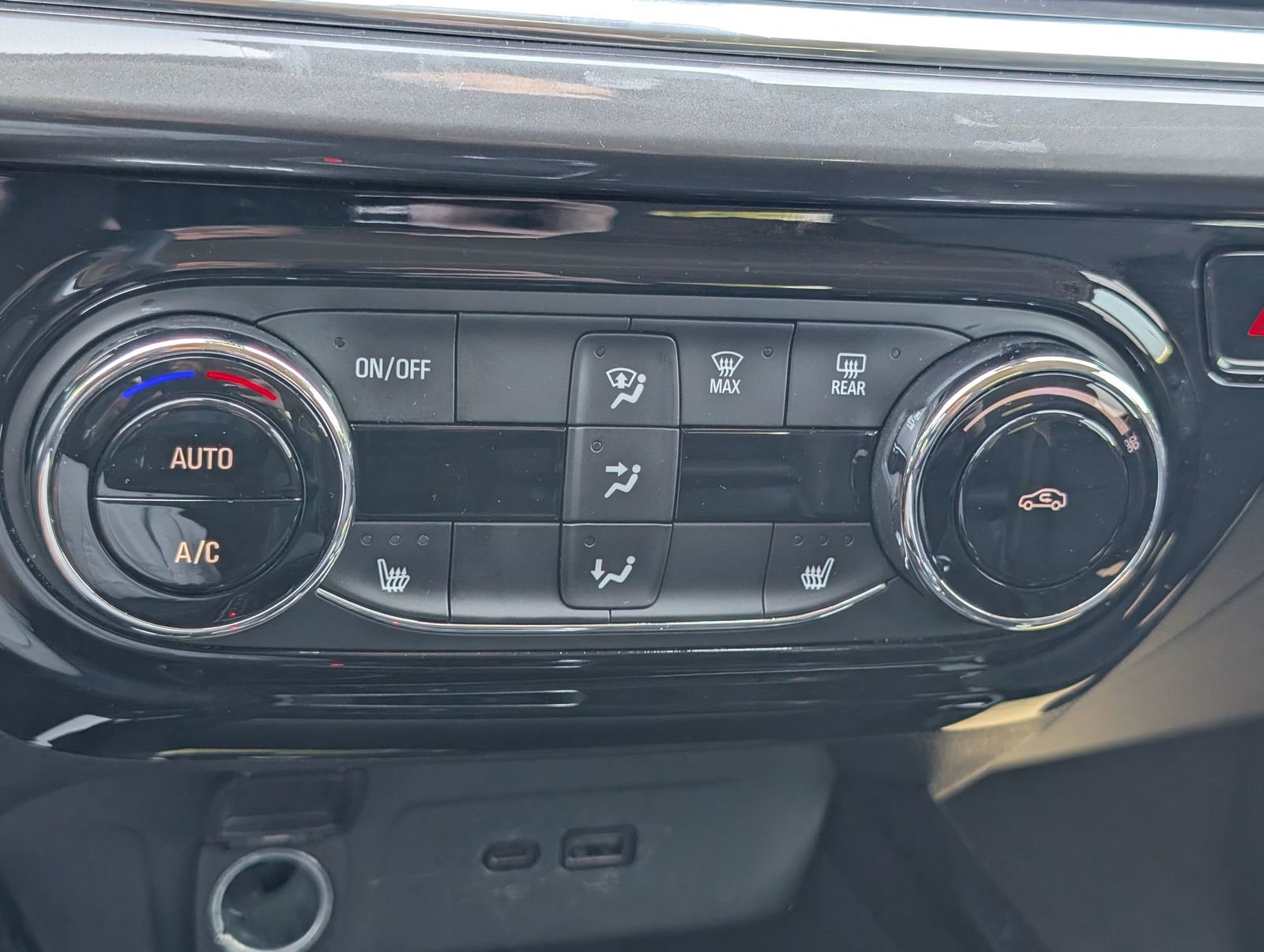 Used 2024 Chevrolet Trax ACTIV image 12