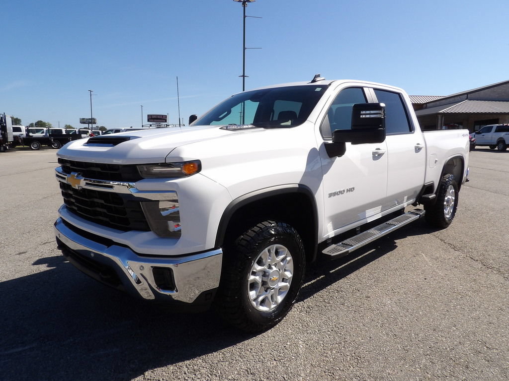 Used 2025 Chevrolet Silverado 3500 LT w/ Safety Package AWD/4WD image 3